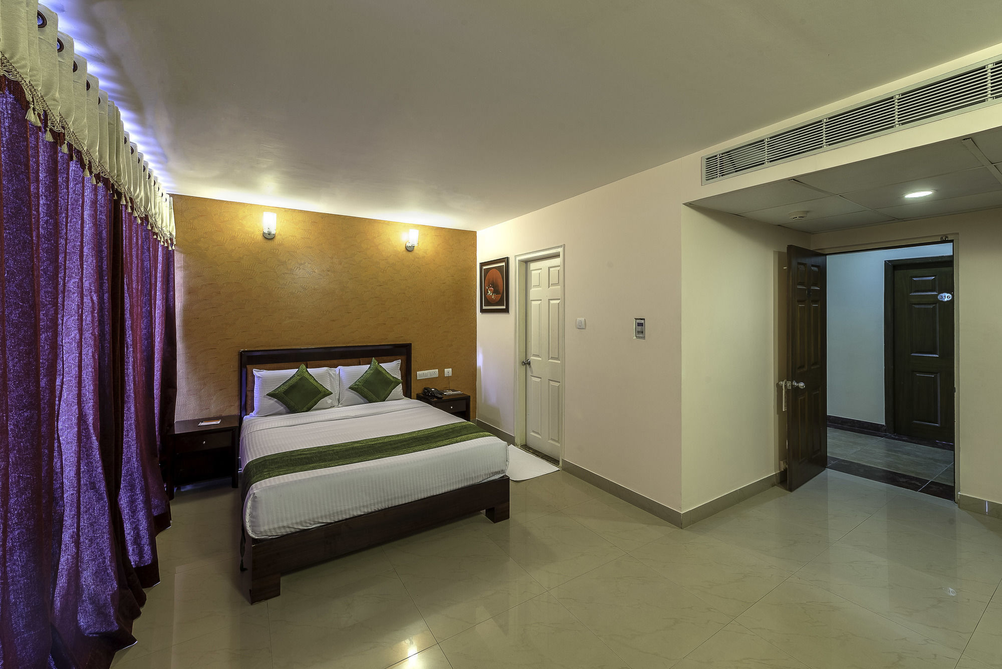 Treebo Crystal Castle Bangalore Exterior foto